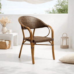 Silla Bistro Parisina Rattan con reposabrazos Jolie - Café Oscuro